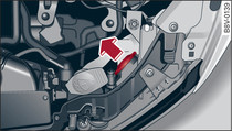 Compartimento do motor: Remover a cobertura (máximos/luz de condução diurna)