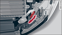 Compartimento do motor: Remover a cobertura
