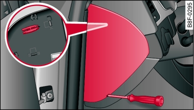 Cockpit links: Sicherungsdeckel