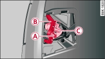 Дверь багажника: Демонтаж держателя ламп