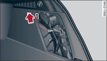 Right-hand side trim in luggage compartment: Manual release mechanism