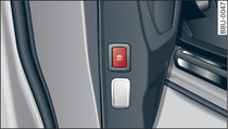 Porta del conducente: tasto per il controllo dell'abitacolo e per il dispositivo di controllo antirimozione (visibile solo a porta aperta)
