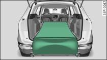 Luggage compartment: Reversible floor covering with backrest folded down