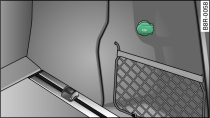 Revestimento lateral do porta-bagagens: Tomada de 12 Vóltios