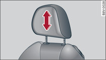 Přední sedadlo: nastavení sériové opěrky hlavy