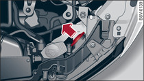 Compartiment-moteur: retrait du cache (feu de position)