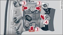 Languettes de fixation entre le support d'ampoules et le feu arrire