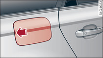 Lato posteriore destro della vettura: apertura dello sportellino del serbatoio del carburante