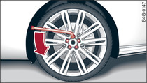 Substituição de uma roda: Soltar os parafusos das rodas