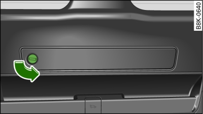 Triangle de présignalisation dans le capot du coffre à bagages