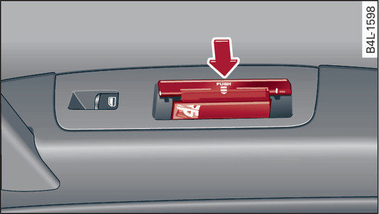 Fig. 76 Revêtement de la porte : cendrier arrière